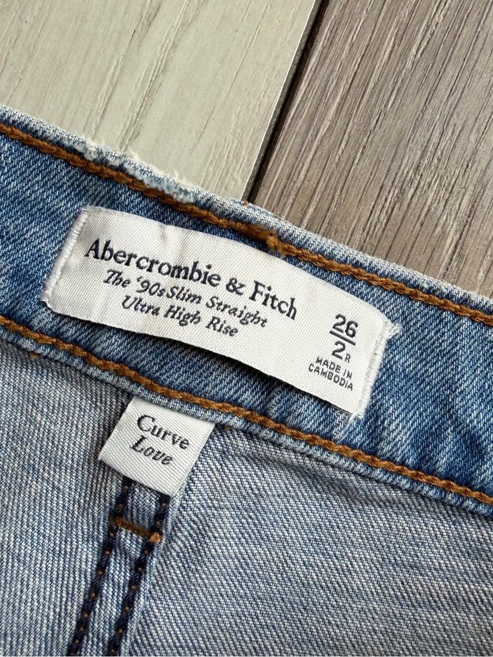 Abercrombie & Fitch The 90s Slim Straight Ultra High Rise Jeans - Picture 2 of 7